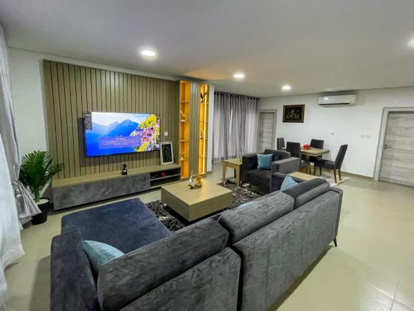 OSE Luxury Apartments, Забронировать Апартаменты/квартира Отели Бенин-Сити с парковкой, Парковка
