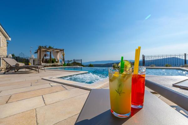 Vinodol Hilltop Estate, Забронировать  Отели Приморско-Горанской жупания с парковкой, Парковка