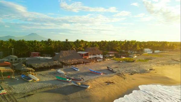 Beachfront Hotel near International Airport, Забронировать  Las Hojas La Paz Department
