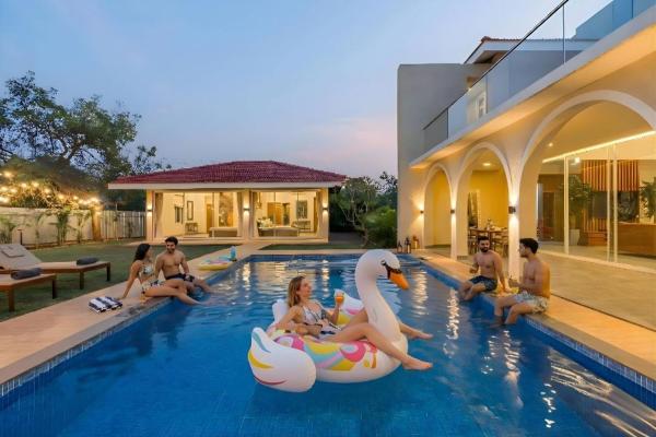 EKOSTAY - 7 Palms, Забронировать  Отели штата Махараштры с бассейном, Бассейн