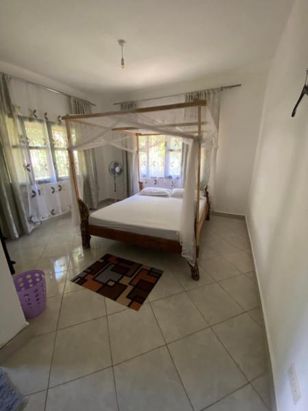 Double Room at Villa Soleil, Забронировать  Отели Национального заповедника Shimba Hills с парковкой, Парковка