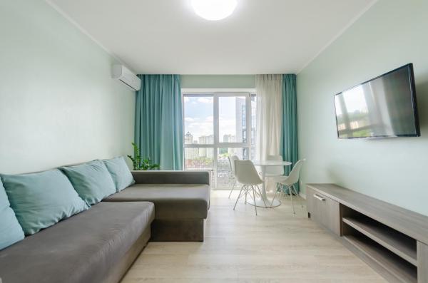 21-212 Kvartet, Vasyl Lypkivskyi 16g, Kyiv, railway station, metro nearby, fantastic city view, Petrovdom Apartment, Забронировать Апартаменты/квартира Отели Киева с парковкой, рядом с Киев-Пассажирский вокзал, Парковка