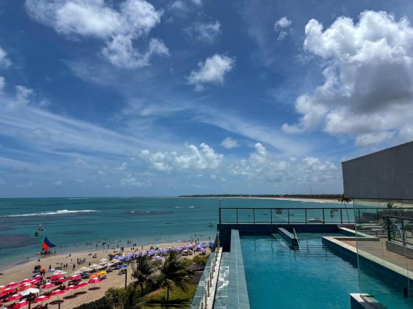 Pé na areia com piscina privativa - Flat premium em Porto de Galinhas, Забронировать  Отели Порту-де-Галиньяш с бассейном, Бассейн