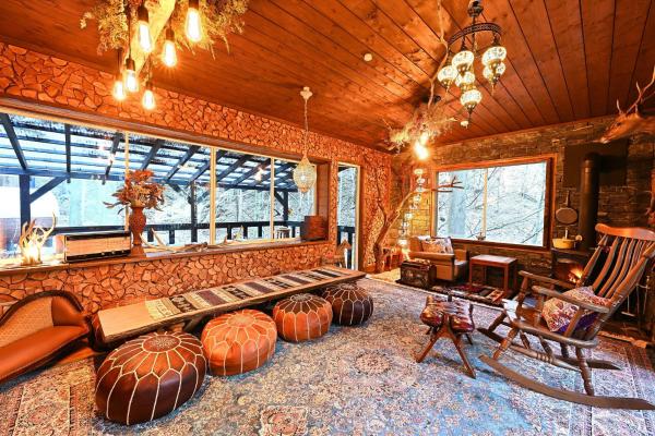 道志村RentalVilla12498番地ー最大11名 サウナ無料, Забронировать  Отели Сидзуока с парковкой, Парковка