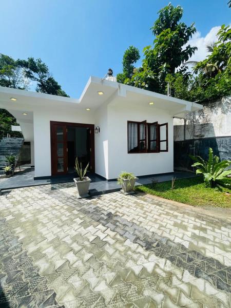 Sanu Villa, Забронировать  Отели Велигама с парковкой, Парковка