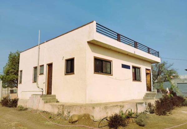 Solapur Comfort Stay - budget friendly private guest rooms, Забронировать  Отели штата Махараштры с парковкой, Парковка