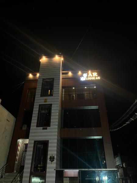 AR lodge, Забронировать  Отели штата Тамилнада с парковкой, Парковка