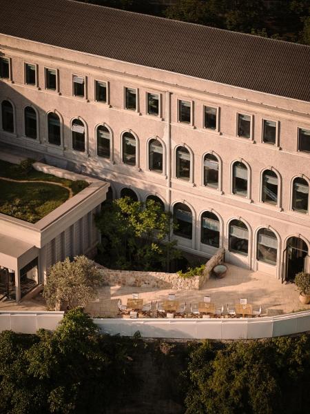 Sunyata Ren\ai Hall Hotel, Забронировать  Чунцин Chongqing Area, рядом с Монумент освобождения