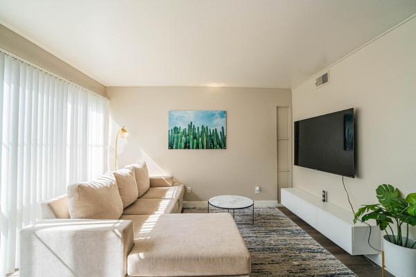 Spacious 2 Bedroom, 2 Bath, Pool, Free Parking, Gym, Забронировать  Скотсдейл Phoenix Metropolitan Area
