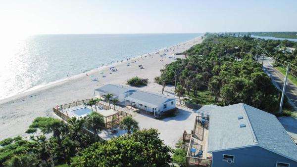 Seafarer Beach Resort - Ocean View with a Pool on the Beach, Забронировать  Энглвуд штат Флорида