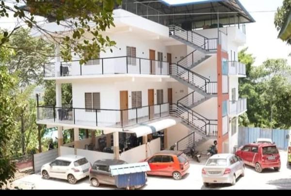 Jerusalem Home Saty, Забронировать  Отели штата Кералы с парковкой, Парковка