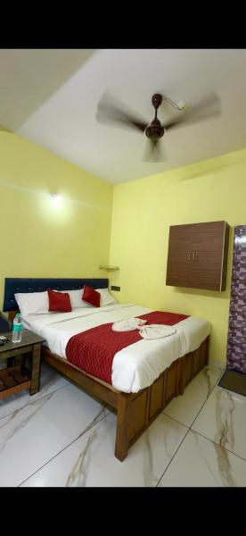 Kamat Vaibhav homestay Murdeshwar, Забронировать  Отели Māvalli с парковкой, Парковка