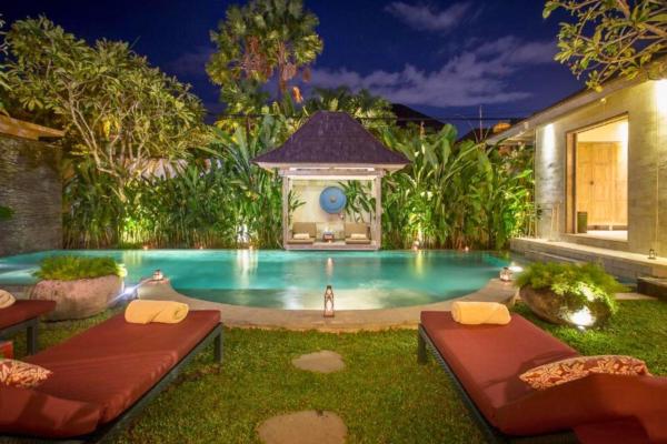 Kevia Peaceful 3 BR Private Pool Villa, Забронировать  Отели провинции Бали с парковкой, Парковка