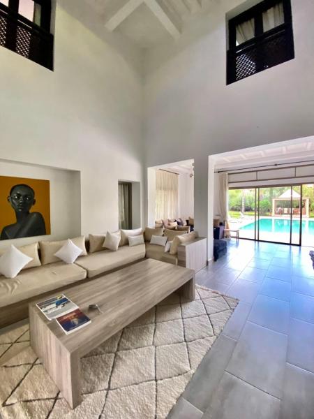 Luxueuse villa avec piscine et magnifique jardin, Забронировать  Gzoula Марракеш-Тенсифт-Эль-Хауз