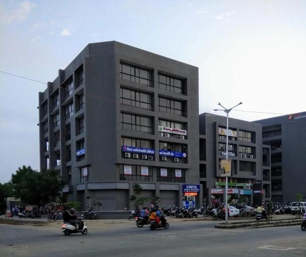 Hotel Hill Town, Забронировать  Ахмадабад Гуджарат