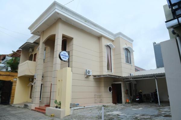 New Amandani House by Yurooms, Забронировать  Отели Катур Тунггал с парковкой, Парковка