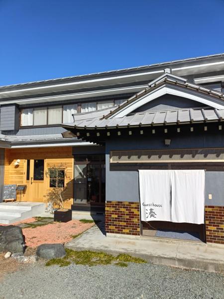 Guest house 湊, Забронировать  Отели Сидзуока с парковкой, Парковка