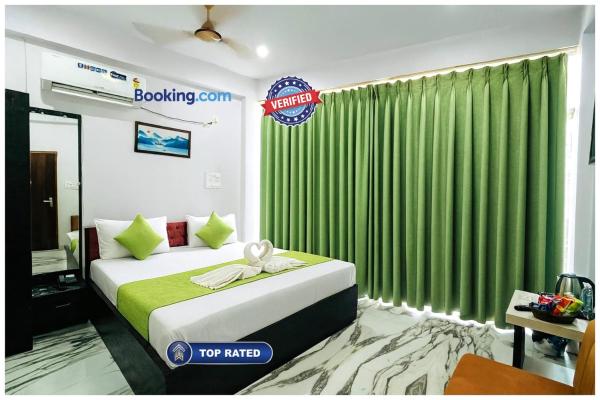 Naria Road V-Grand Palace Near Baba Vishwanath Temple - Fully Air Conditioning Hotel - Wi-Fi and Parking -Lift - Facilities - A Top Rated Hotel In Varanasi, Забронировать  Варанаси Варанаси