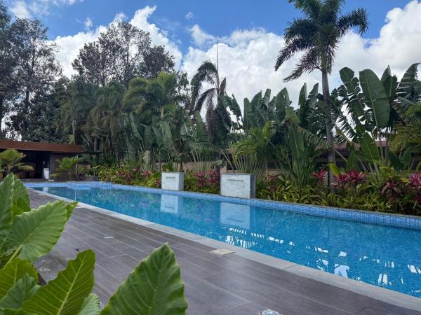 Whispering Acres Whitefield Farm Estate, Забронировать  Отели штата Карнатаки с бассейном, Бассейн