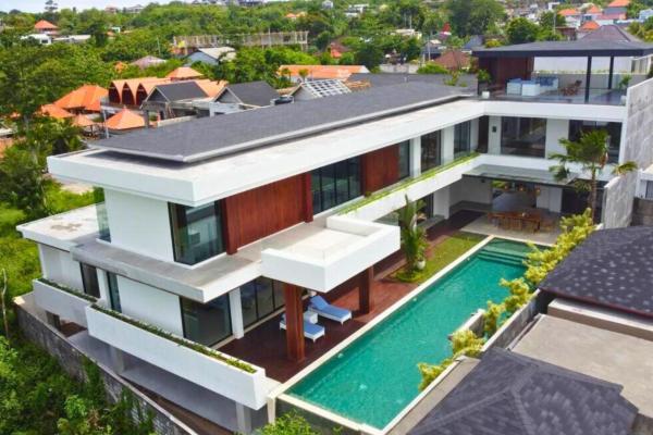 Chiasa Spacious 7 BR Private Pool Villa, Забронировать  Отели провинции Бали с парковкой, Парковка