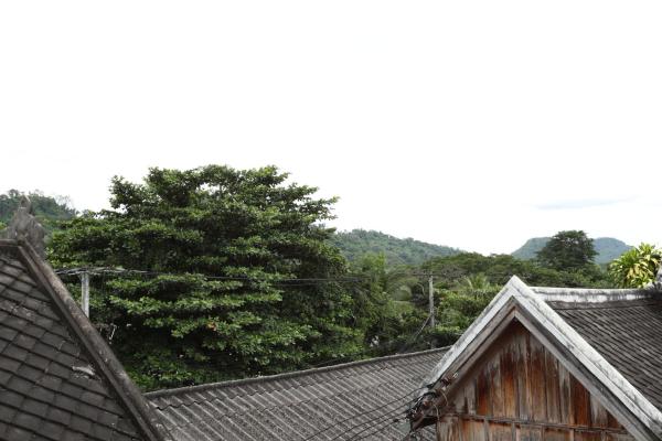 Sengchalern River View Hotel & Travel, Забронировать  Отели Луангпхабанг с парковкой, рядом с Night Market, Парковка