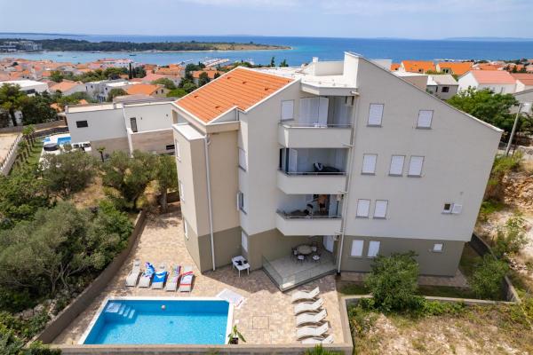 Lucetta Pool Apartments, Забронировать  Отели Новалья с бассейном, Бассейн