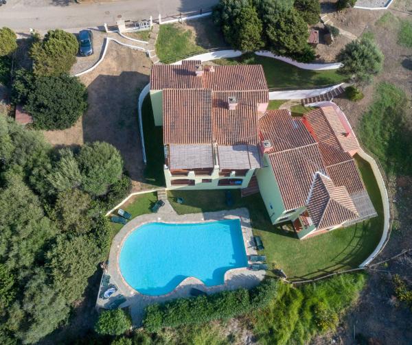 Charming Sea Villas-Villa Sleeps 6IN shared pool, Забронировать  Куиле-Паццони Сардиния