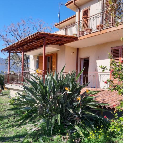 Villa Nicole - LUMINOSO APPARTAMENTO, Забронировать  Isca Marina Калабрия