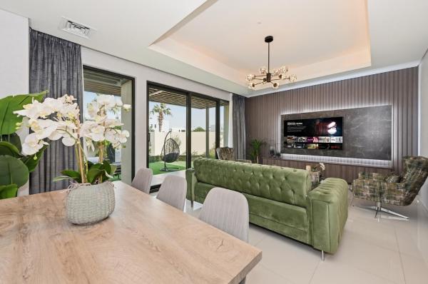 3BR Luxurious Villa pool view DAMAC Hills 2, Забронировать  Дубай Эмират Дубай