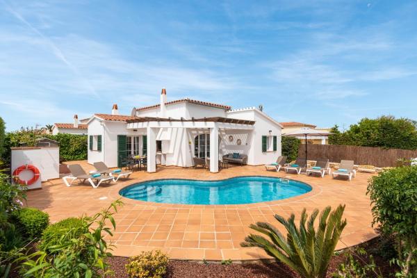 Villa Sara by Escape Home, Забронировать  Отели Кала-эн-Портера с бассейном, рядом с Пещера Кова-д'эн-Хорой, Бассейн
