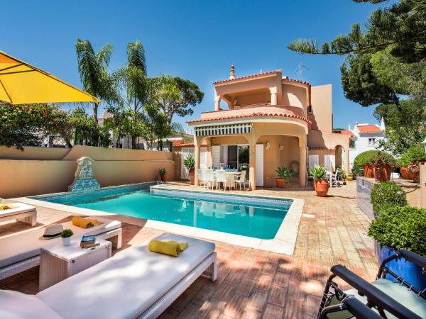 Villa Daniela Quarteira, Забронировать  Отели Виламура с парковкой, Парковка