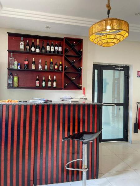 Hotel Njenka, Забронировать  Отели Mfoundi с бассейном, Бассейн
