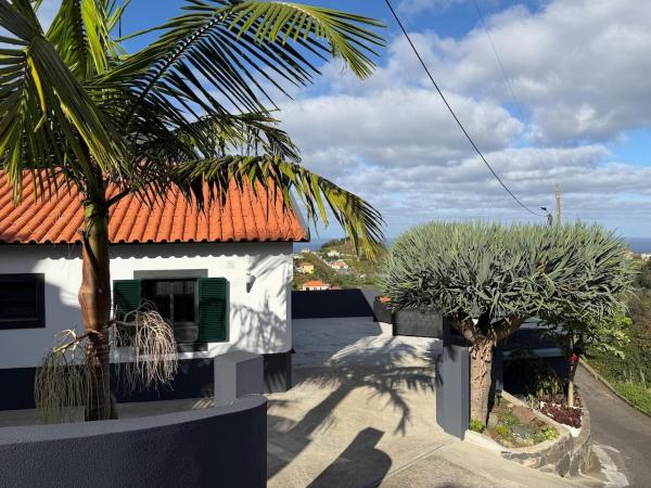 Casa Rosa, Забронировать  Отели Порту-да-Круш с парковкой, Парковка