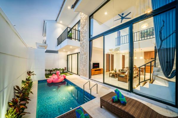 Villa Lotus Seminyak, Забронировать  Отели провинции Бали с парковкой, Парковка
