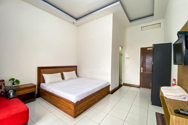 Hotel Tirta Jadi at Karangkobar Banjarnegara Mitra RedDoorz, Забронировать  Karangkobar провинция Центральная Ява