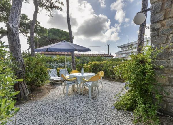 Villa Fantagali - appartamento 503 con giardino a 30mt dal mare, Забронировать  Марина-ди-Кампо Эльба