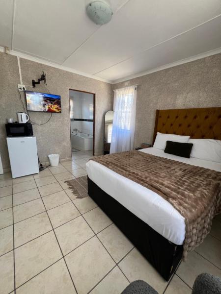 Zolas guest house, Забронировать  Отели Мтата с парковкой, Парковка