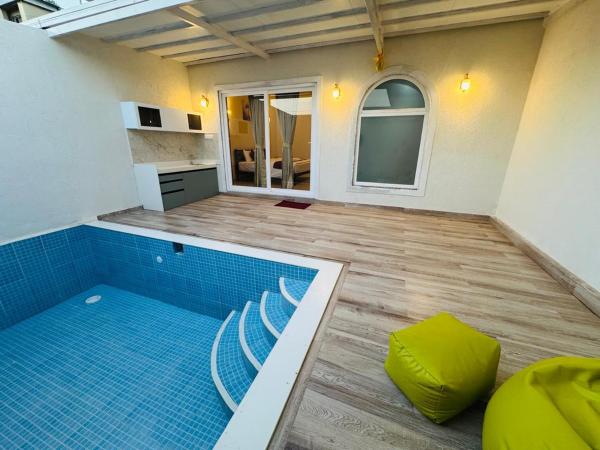 Lifeline Villas - Luxurious Couple Suite With Private Plunge Pool, Забронировать  Отели штата Махараштры с бассейном, Бассейн