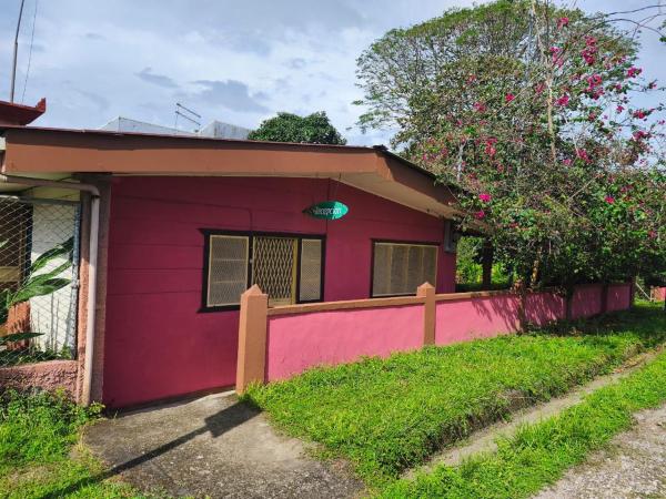 Cabinas Marcelina, Забронировать  Отели Пуэрто-Хименес с парковкой, Парковка