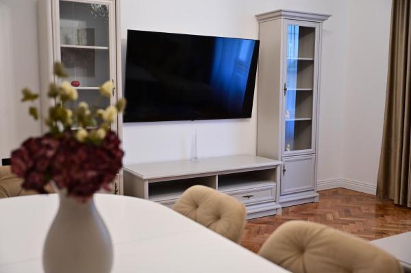 FLH - Classic Central Suites, Забронировать  Отели Жудец Сибиу с парковкой, Парковка