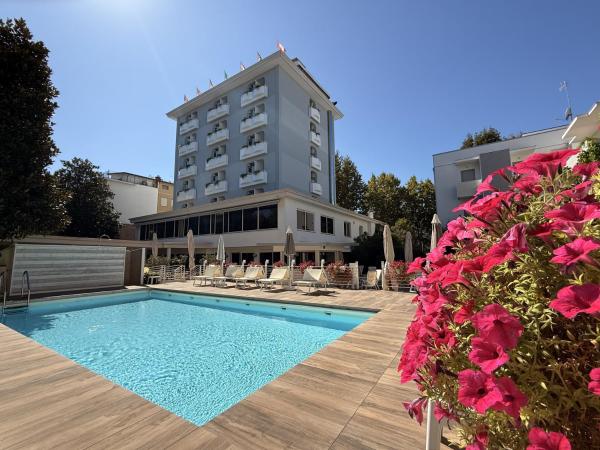 Hotel Riz, Забронировать  Отели в центре Чезенатико, в центре