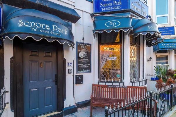 Entire Sonora Park Hotel Sleeps 37 Central Pier, Забронировать  Блэкпул Ланкашир