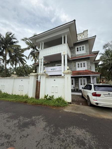 Rozana Retreats BeachVibe -kannur, Забронировать  Отели штата Кералы с парковкой, Парковка