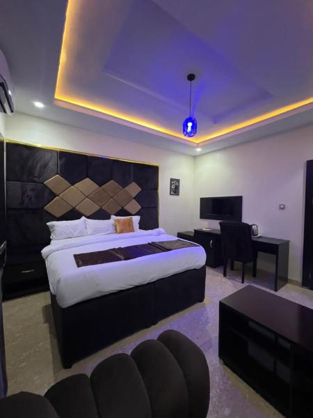 LEON\S HOTELS and SUITES OWERRI, Забронировать  Оверри Нигерия