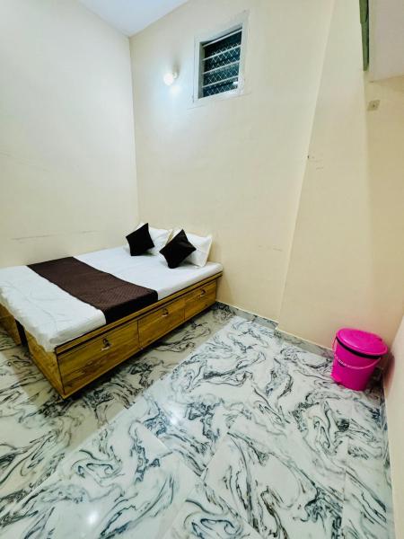 Flats in city center, next to NEXUS MALL, Забронировать  Отели Майсура с парковкой, рядом с Chamundi Vihar Stadium, Парковка