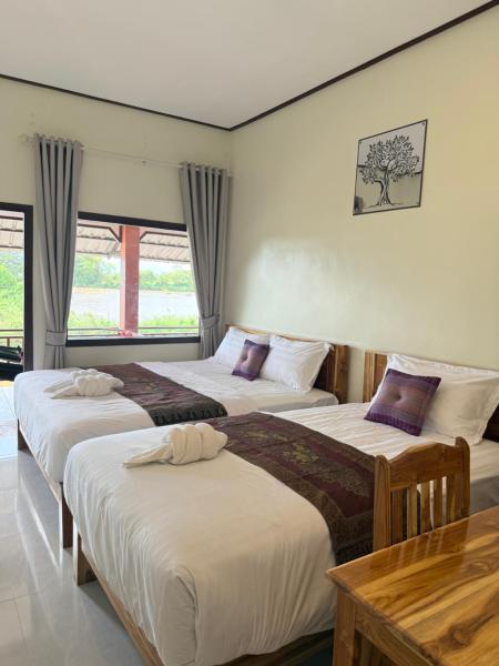 DONDET Suns down 1 Guesthouses riversides view, Забронировать  Ban Donsôm Tai Тямпасак