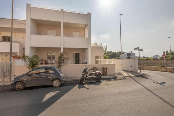 Sole Apartment, Забронировать  Отели Торре-Сан-Джованни-Удженто с парковкой, Парковка