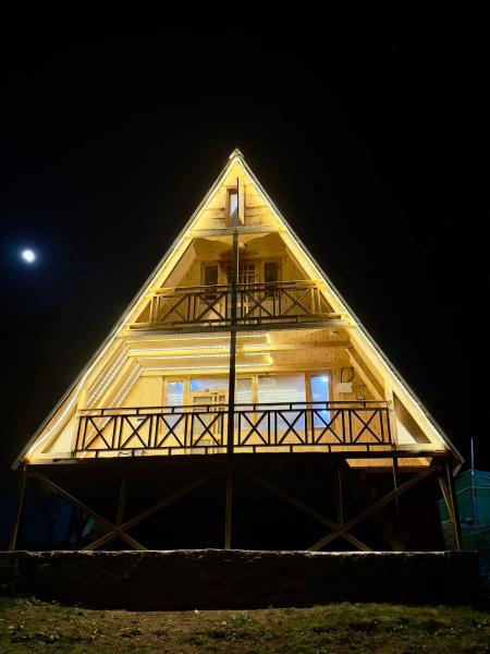 Crystal peak cottage, Забронировать  Наггар штат Химачал-Прадеш