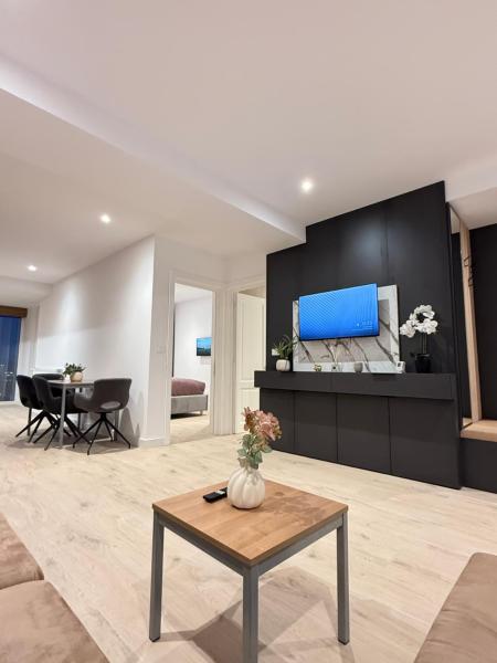 LOFT Suites & Urban Retreats, Забронировать  Отели жудец Сучавы с парковкой, Парковка
