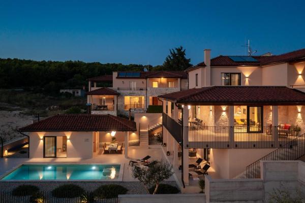 Luxury Villa Wave & San, 2 heated pool, sauna, gym, Забронировать  Свети-Филип-и-Яков Задарская жупания